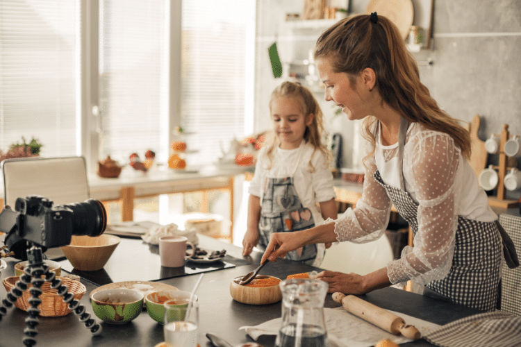 influenceuse avec expertise dans le domaine de la food et qui produit du contenu pour ce secteur 