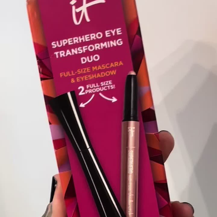 Coffret regard SuperHero, mascara et ombre à paupières, photographié par une ambassadrice