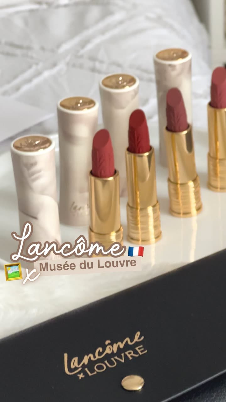 Rouges à lèvres L’Absolu Rouge de la collection Lancôme x Louvre en édition limitée