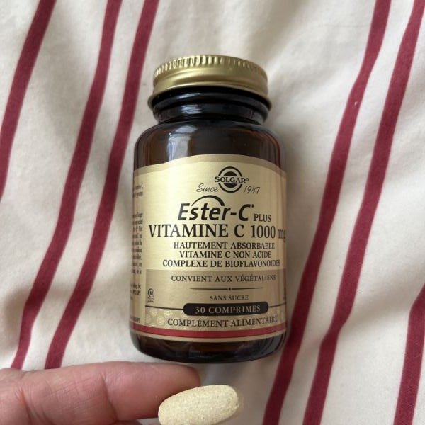 Flacon Solgar Ester-C® 1000 mg photographié par un ambassadeur pour illustrer son avis
