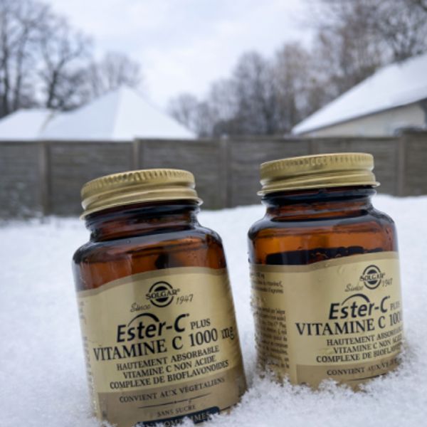 Flacon Solgar Ester-C® 1000 mg photographié par un ambassadeur pour illustrer son avis