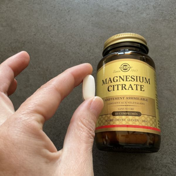 Flacon Solgar Magnésium Citrate photographié par un ambassadeur pour illustrer son avis