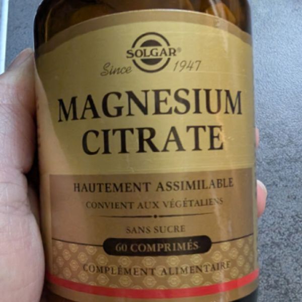 Flacon Solgar Magnésium Citrate photographié par un ambassadeur pour illustrer son avis