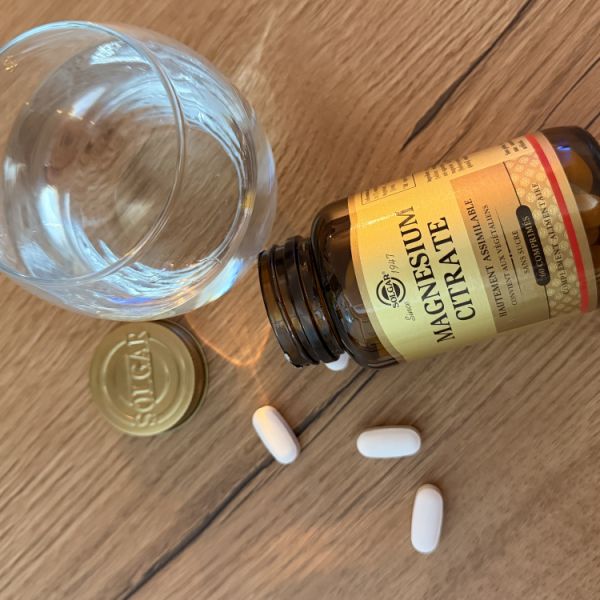 Flacon Solgar Magnésium Citrate photographié par un ambassadeur pour illustrer son avis