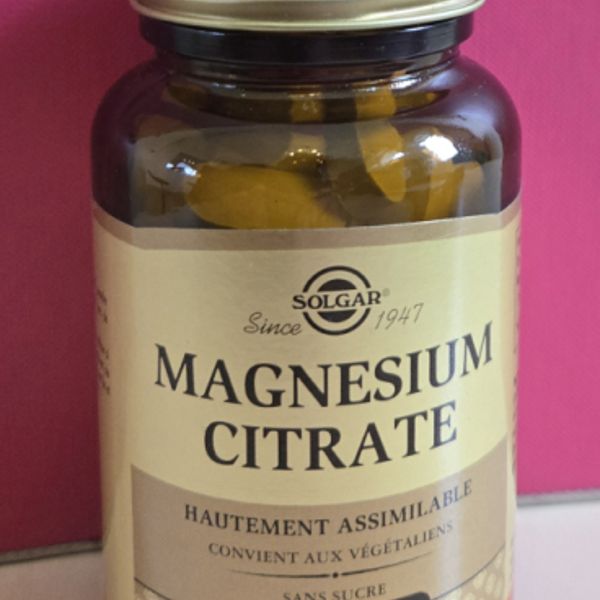 Flacon Solgar Magnésium Citrate photographié par un ambassadeur pour illustrer son avis