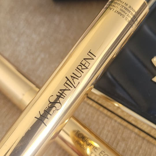 Stylo Touche Éclat photographié par une ambassadrice